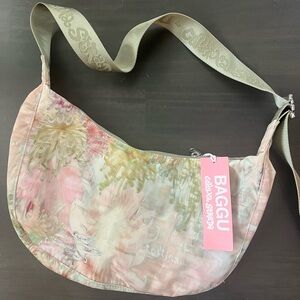 NWT BAGGU Cresent Bag!